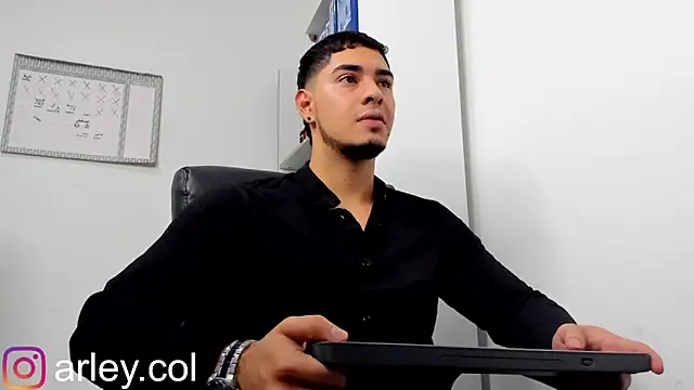 Snapshot of Dimitri_Colleman chatting on 01-03-25, 12:33 Dimitri Colleman online show from 01-03-25, 12:33