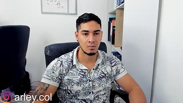 Snapshot of Dimitri_Colleman chatting on 01-18-25, 09:02 Dimitri Colleman online show from 01-18-25, 09:02