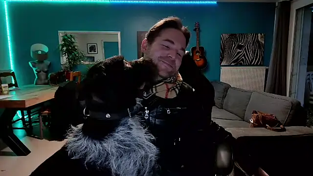 Snapshot of tom_sauwer chatting on 12-17-24, 04:21 tom sauwer online show from 12-17-24, 04:21