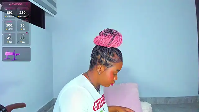 Sofi Smiley online show from 04-12-26, 05:33