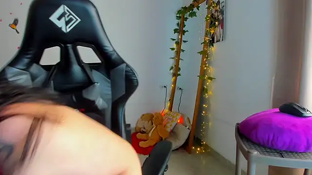 Snapshot of Susan_Foxx chatting on 02-07-26, 06:05 Susan Foxx online show from 02-07-26, 06:05