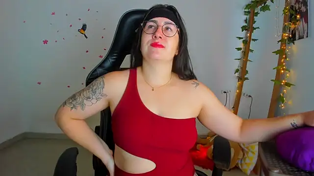 Snapshot of Susan_Foxx chatting on 02-01-26, 01:31 Susan Foxx online show from 02-01-26, 01:31