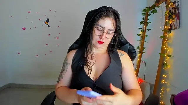 Snapshot of Susan_Foxx chatting on 02-10-26, 05:56 Susan Foxx online show from 02-10-26, 05:56