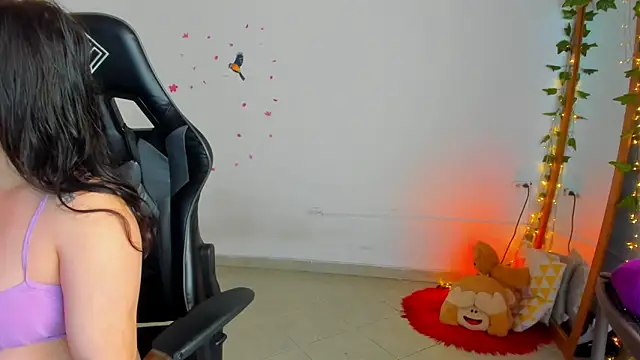 Snapshot of Susan_Foxx chatting on 02-23-26, 05:46 Susan Foxx online show from 02-23-26, 05:46