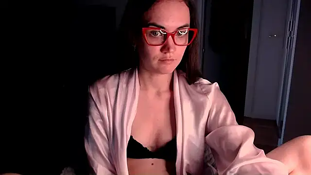 EvelynGG online show from 03-10-26, 10:19