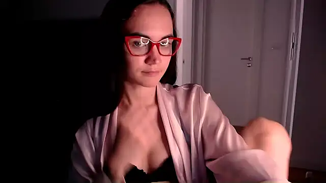 Snapshot of EvelynGG chatting on 05-25-26, 01:54 EvelynGG online show from 05-25-26, 01:54