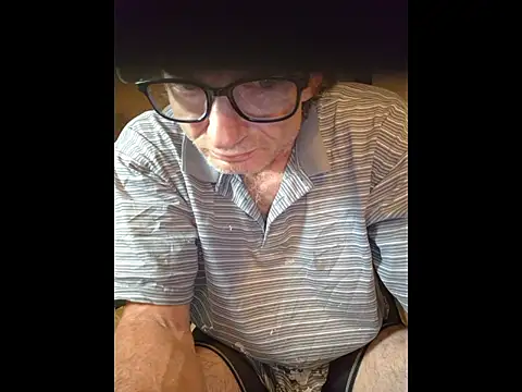 Snapshot of ROBERT0516 chatting on 07-04-26, 05:36 ROBERT0516 online show from 07-04-26, 05:36