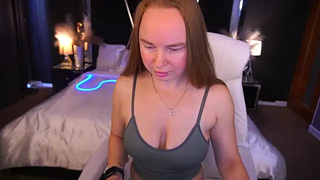 MiaRedFox online show from 10-07-25, 05:52