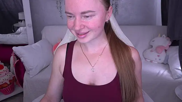 MiaRedFox online show from 10-04-25, 12:39