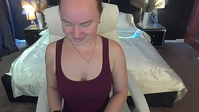 MiaRedFox online show from 10-25-25, 12:17