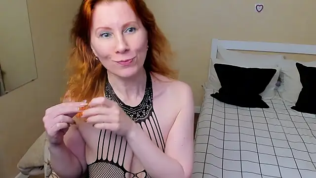 FoxySophia online show from 09-19-25, 03:43