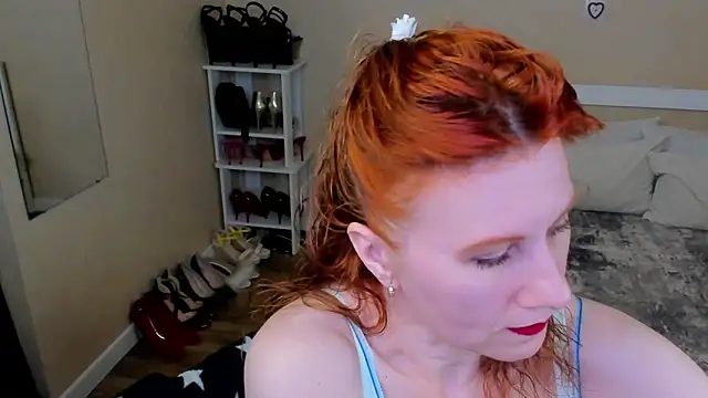 Snapshot of FoxySophia chatting on 06-10-26, 05:47 FoxySophia online show from 06-10-26, 05:47