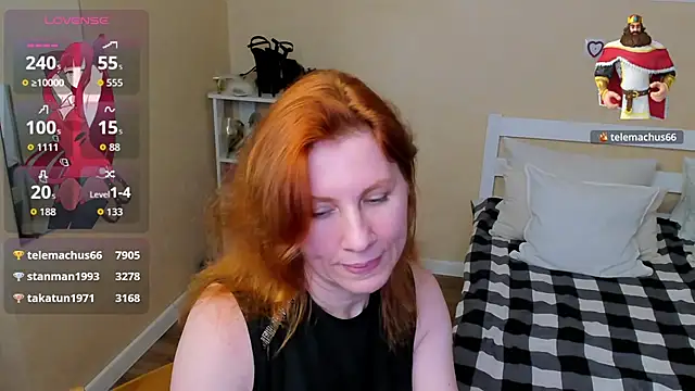 FoxySophia online show from 10-30-25, 01:37