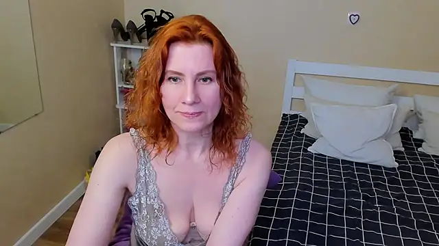 FoxySophia online show from 11-25-25, 01:06