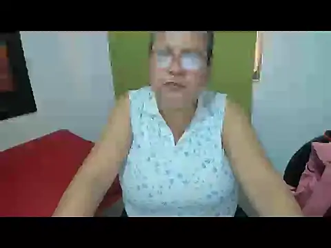 Snapshot of beckyummys chatting on 10-18-25, 12:18 beckyummys online show from 10-18-25, 12:18