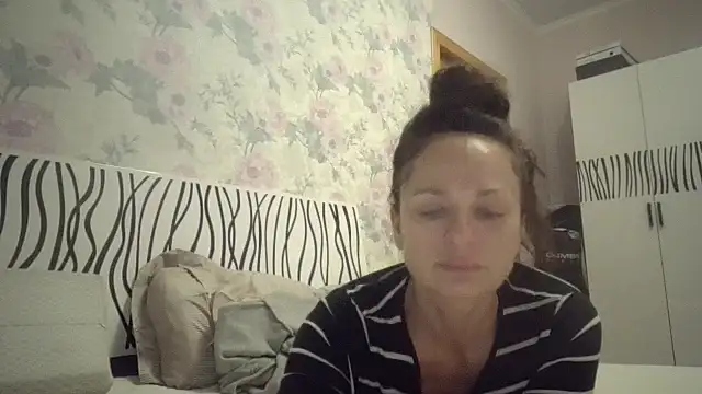 LindaStarS online show from 10-18-25, 06:21