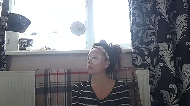 LindaStarS online show from 04-19-26, 06:14