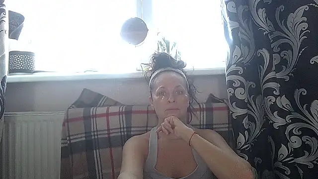 LindaStarS online show from 03-12-26, 05:45