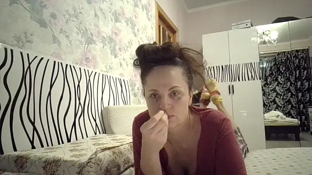 LindaStarS online show from 04-10-26, 05:31