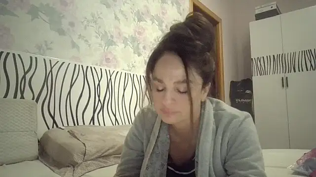 LindaStarS online show from 10-25-25, 05:02