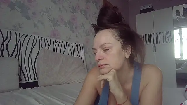 LindaStarS online show from 12-15-25, 06:19