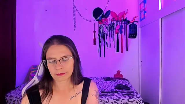 dungeongirls online show from 11-28-25, 09:48