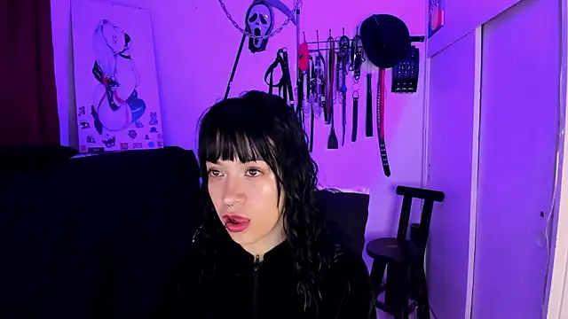 dungeongirls online show from 10-11-25, 11:33