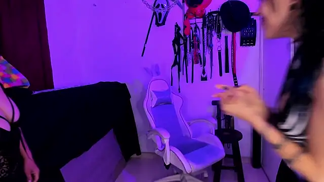 dungeongirls online show from 10-10-25, 09:15