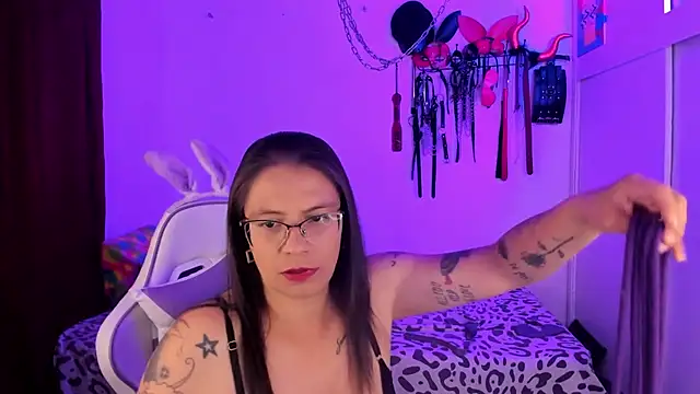 dungeongirls online show from 11-27-25, 09:26