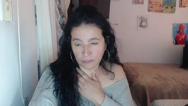 Snapshot of stefilove10 chatting on 12-17-25, 02:11 stefilove10 online show from 12-17-25, 02:11