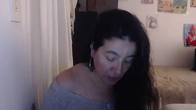 Snapshot of stefilove10 chatting on 12-19-25, 03:47 stefilove10 online show from 12-19-25, 03:47