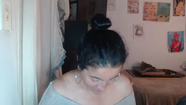 Snapshot of stefilove10 chatting on 11-25-25, 03:12 stefilove10 online show from 11-25-25, 03:12