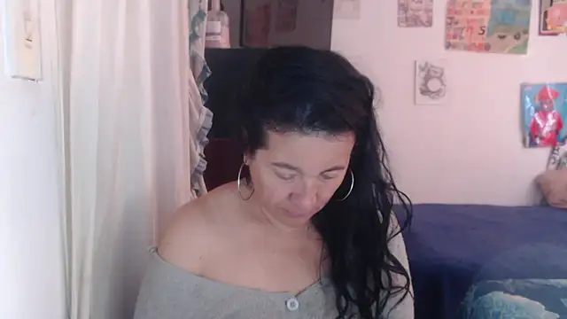 Snapshot of stefilove10 chatting on 04-10-26, 01:29 stefilove10 online show from 04-10-26, 01:29