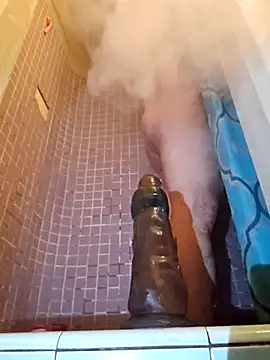 Snapshot of UncutHammer69 chatting on 11-25-25, 04:57 UncutHammer69 online show from 11-25-25, 04:57