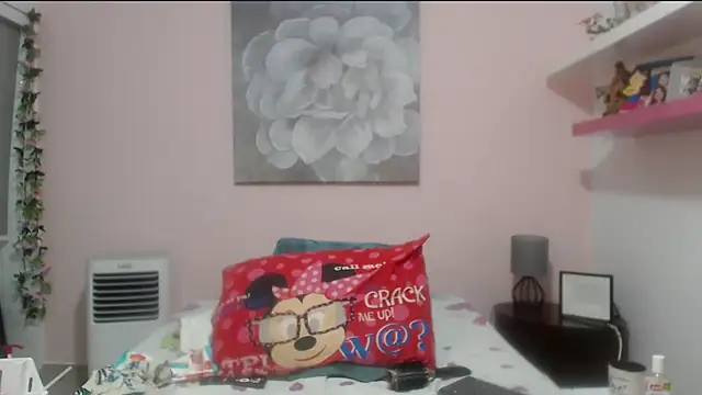 Snapshot of CindyCrawford chatting on 07-02-26, 03:34 CindyCrawford online show from 07-02-26, 03:34