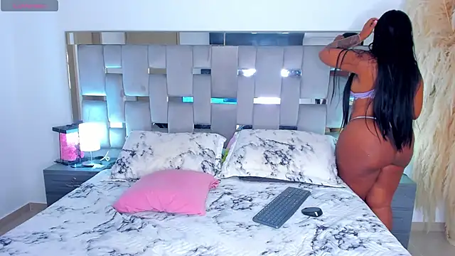 Snapshot of Cammiila chatting on 03-18-26, 04:41 Cammiila online show from 03-18-26, 04:41