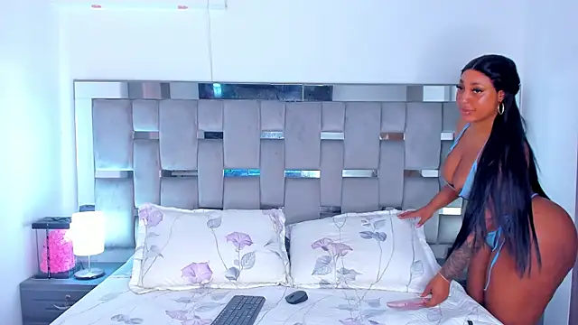 Snapshot of Cammiila chatting on 01-17-26, 04:54 Cammiila online show from 01-17-26, 04:54