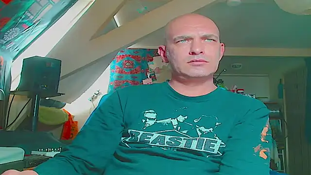 maxhard77 online show from 06-12-26, 09:07