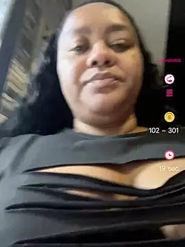 Snapshot of yanza2002 chatting on 05-15-26, 10:52 yanza2002 online show from 05-15-26, 10:52