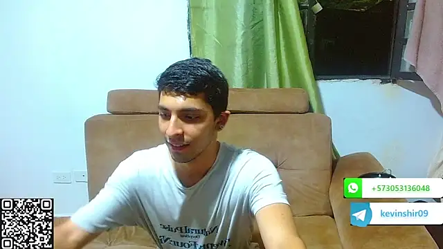 Snapshot of biglatin80 chatting on 05-18-26, 02:44 biglatin80 online show from 05-18-26, 02:44