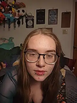 Snapshot of Izzy_Hellbourne chatting on 06-19-26, 02:39 Izzy Hellbourne online show from 06-19-26, 02:39