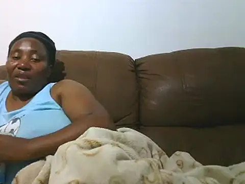 Snapshot of ebonytitts4u chatting on 02-25-26, 07:47 ebonytitts4u online show from 02-25-26, 07:47