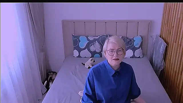 sabrinamacmarren online show from 04-20-26, 01:03