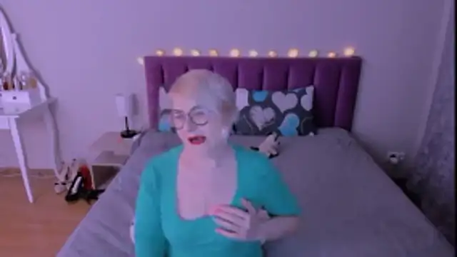 sabrinamacmarren online show from 02-10-26, 04:06