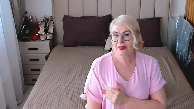 sabrinamacmarren online show from 07-13-26, 01:43