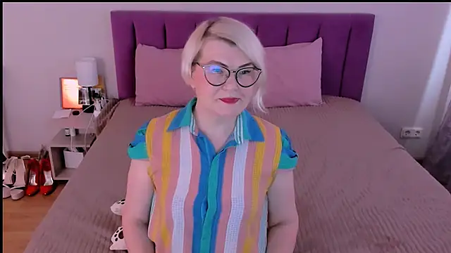 sabrinamacmarren online show from 11-24-25, 09:53