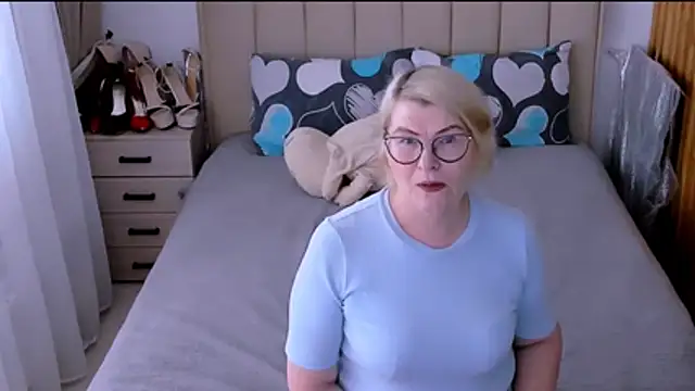 sabrinamacmarren online show from 06-26-26, 02:23