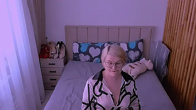 sabrinamacmarren online show from 05-19-26, 02:57