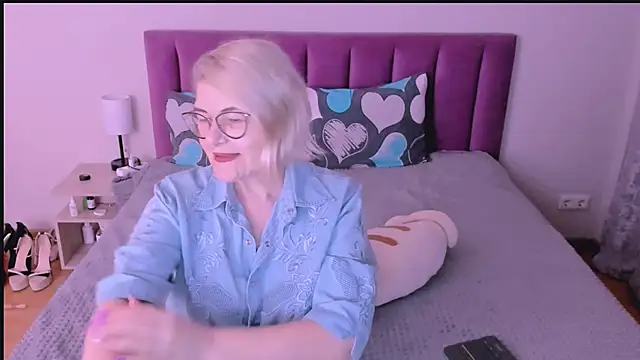 sabrinamacmarren online show from 09-08-25, 05:12