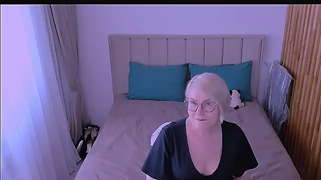 sabrinamacmarren online show from 04-21-26, 01:50